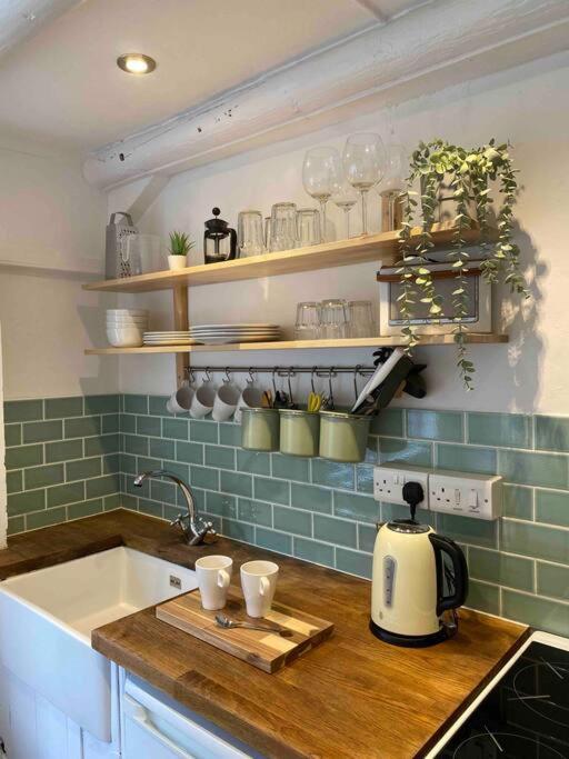 New Renovated Beach Front Cottage Mousehole Exterior photo