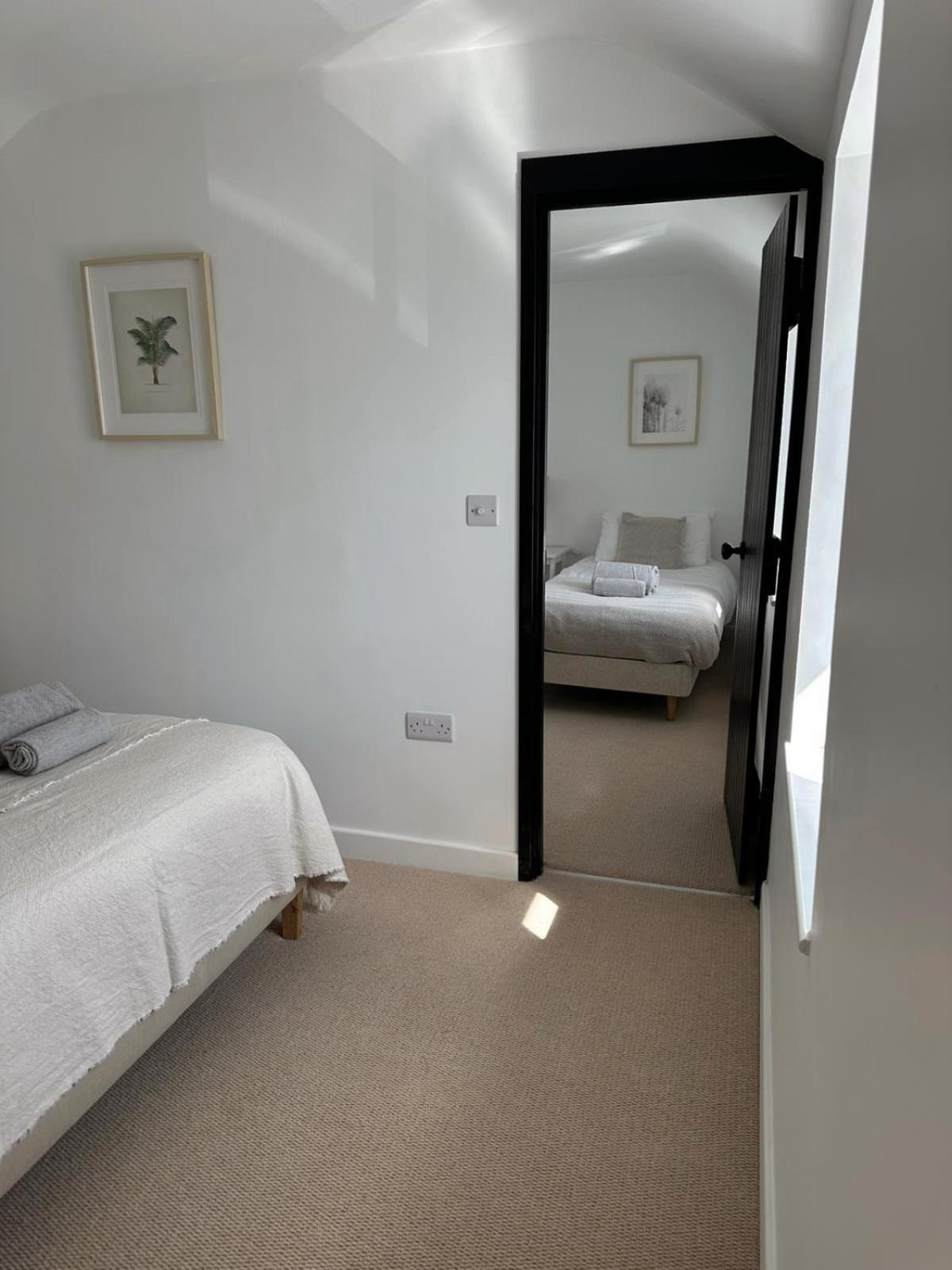 New Renovated Beach Front Cottage Mousehole Exterior photo